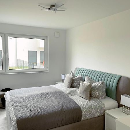 Exklusives Apartment Mit Blick Auf Den See Grossraeschen Luaran gambar