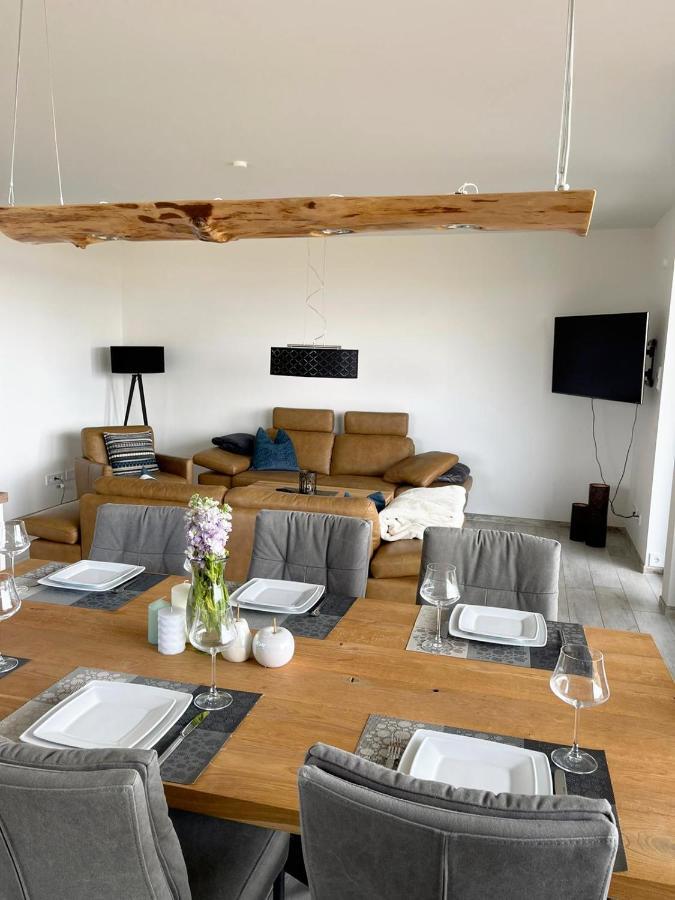 Exklusives Apartment Mit Blick Auf Den See Grossraeschen Luaran gambar