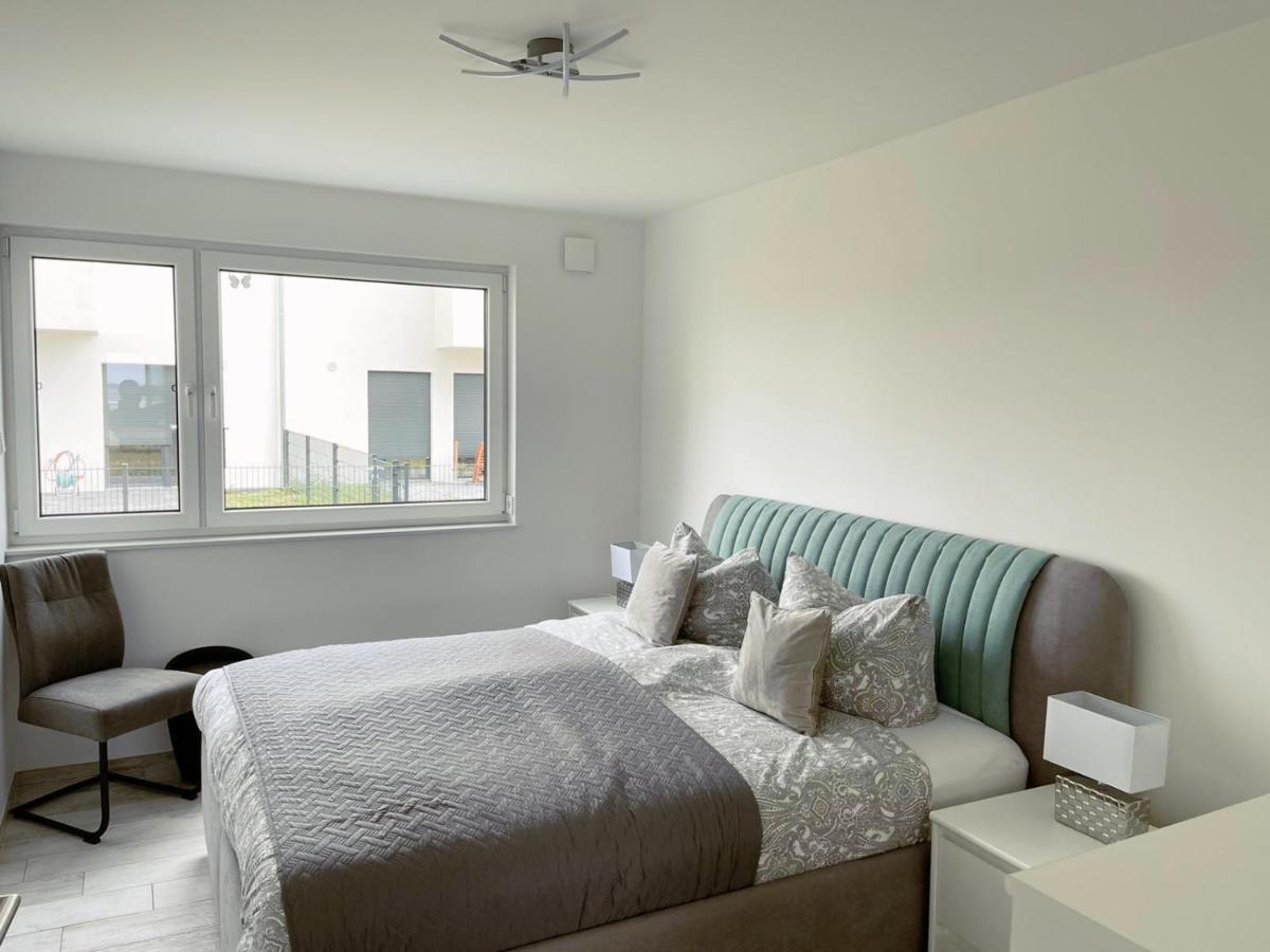 Exklusives Apartment Mit Blick Auf Den See Grossraeschen Luaran gambar